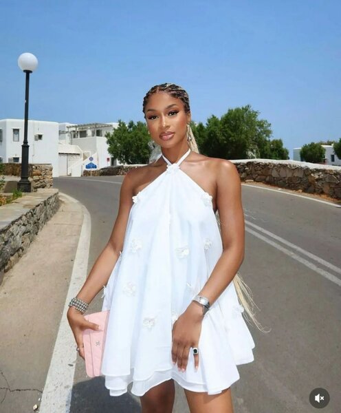 Robe de plage blanche élégante