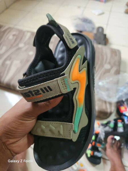 Sandales enfant multicolores