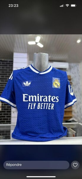 Maillot de football bleu élégant