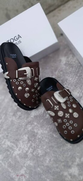 SANDALE PANTOUFLE EN GOMME