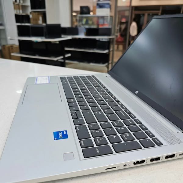 Hp PROBOOK 450 G8 core i5 11th gen 8gb ram 256gb ssd @2.45GHz (8 CPUs)