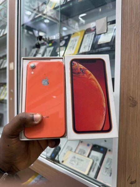 iPhone XR Orange Propre