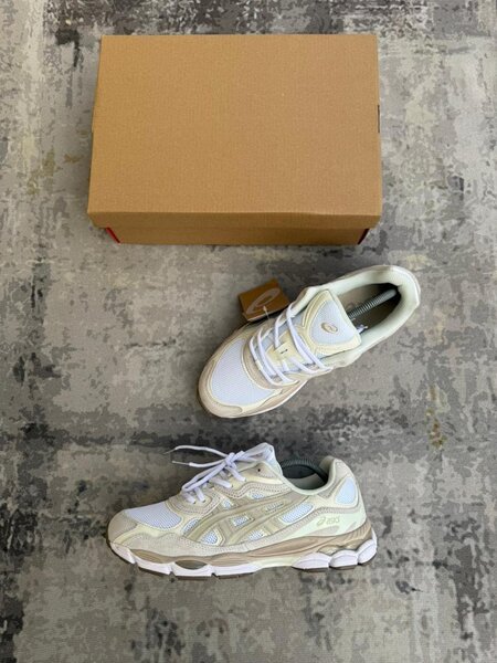 Sneakers Asics blancs élégants