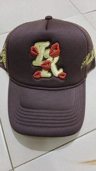 Casquette brodée élégante