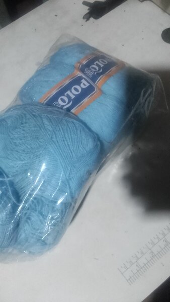 Fil à tricoter bleu doux