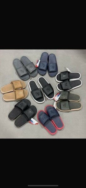 Tongs colorées pour hommes