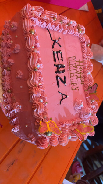 Gâteau d'Anniversaire Rose Élégant