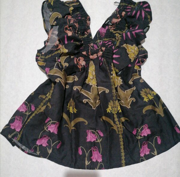 Haut multicolore fleuri