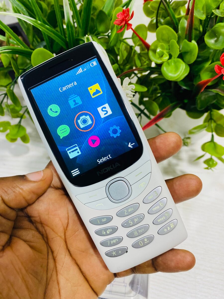 Nokia 8210 2G, white
