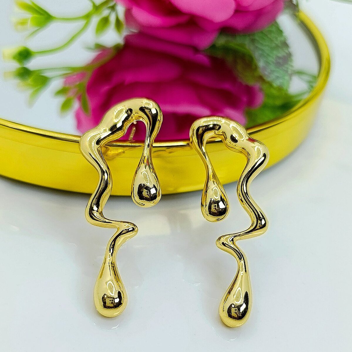 Boucles d'oreilles dorées élégantes