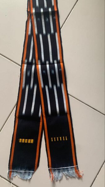 Écharpe en laine rayée élégante