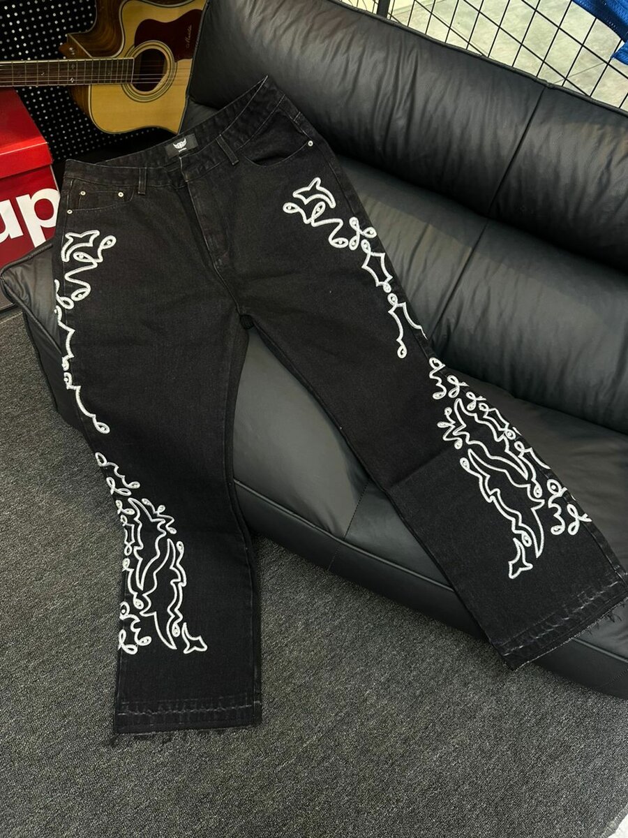 Jeans street style brodé