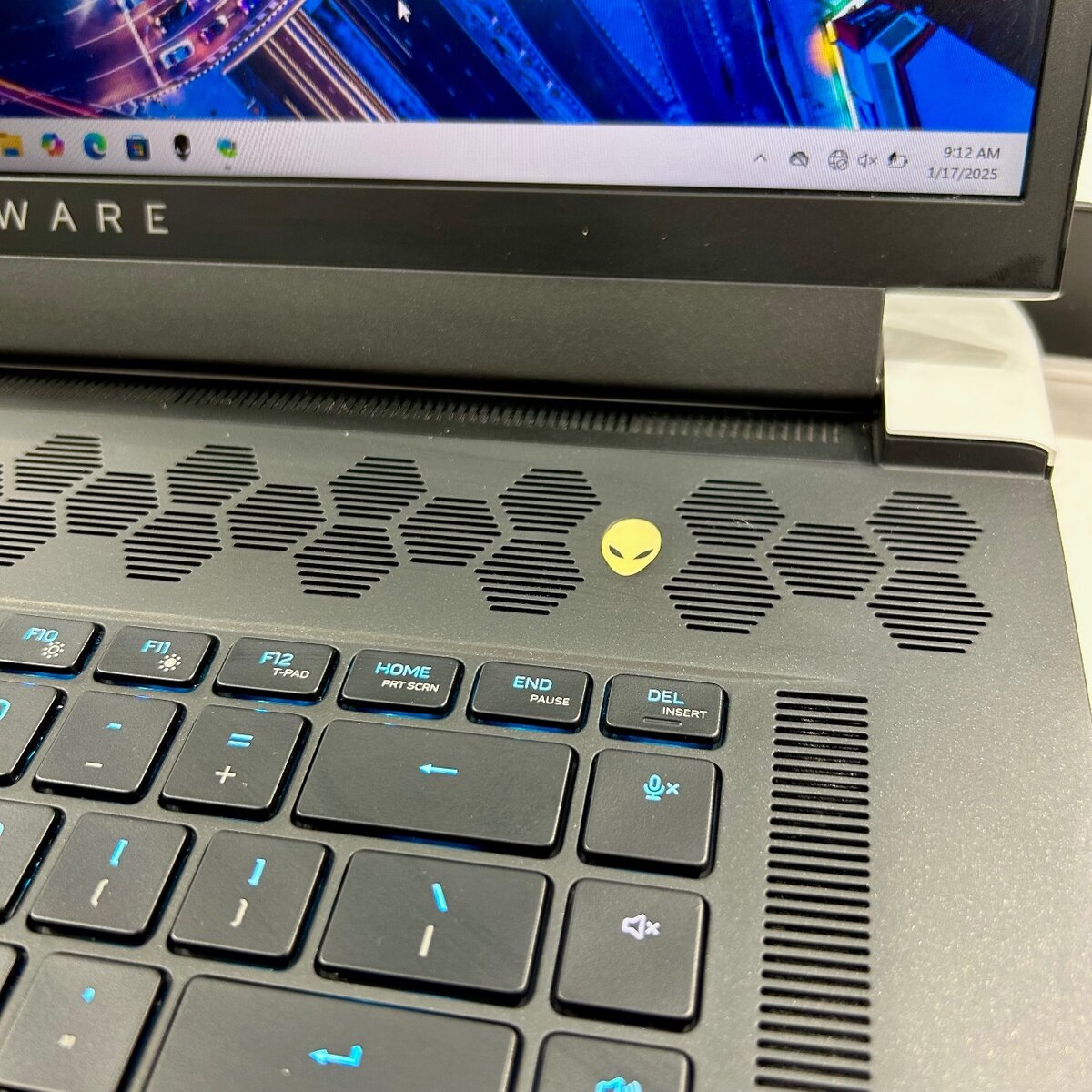 ALIENWARE X17 R2