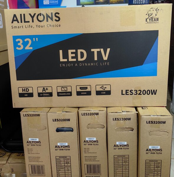 Ailyons 32 inch TV  Digital satellite