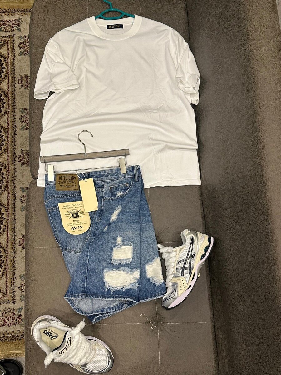 Ensemble T-shirt Blanc et Short en Jean