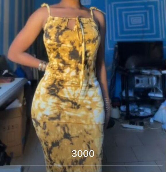 Robe moulante à imprimé tie-dye