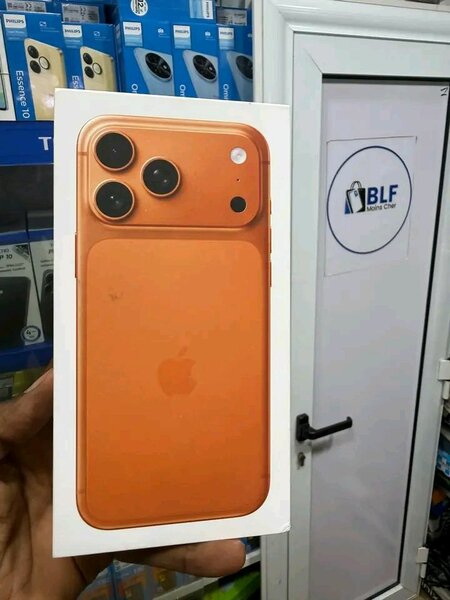 iPhone 17pro orange