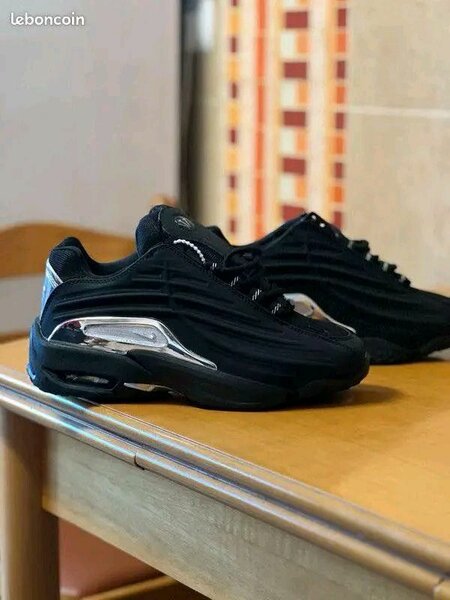 Baskets noires modernes