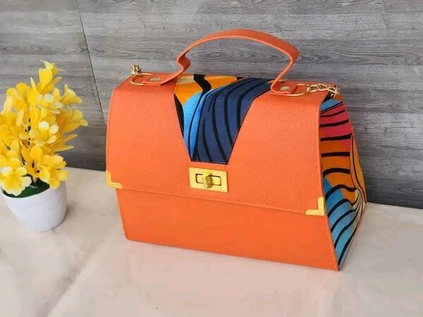 Sac à main coloré chic