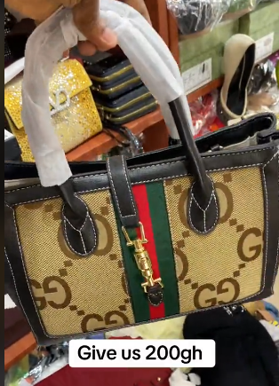 Women's bag with a square shape