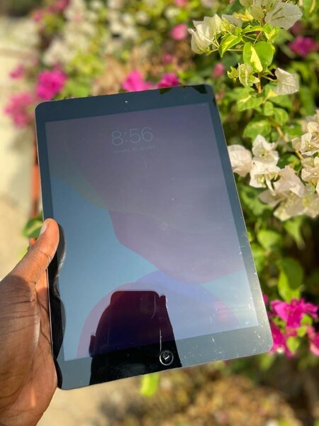 iPad 7th generation 32gb WiFi