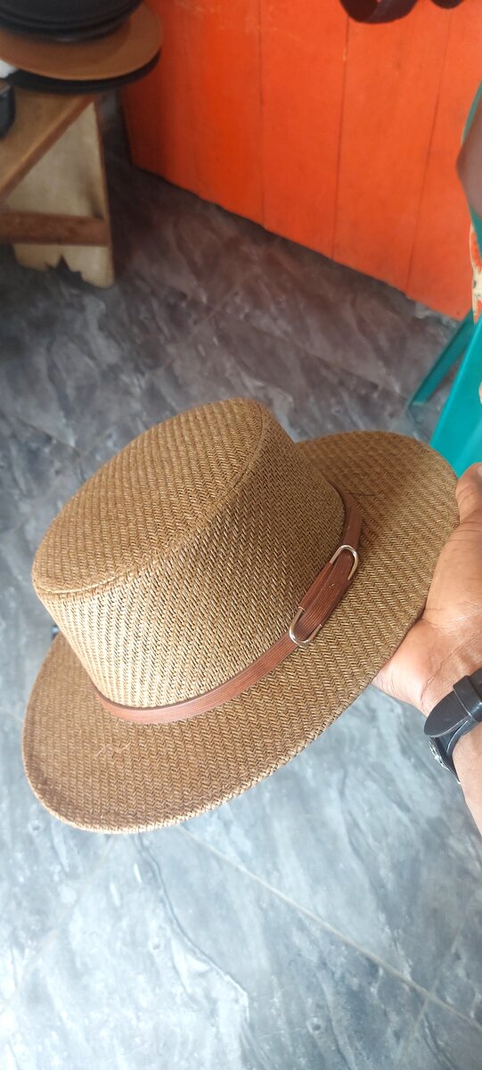 Chapeaux élégants en paille