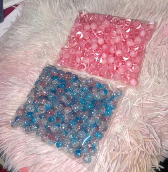 Perles en plastique colorées