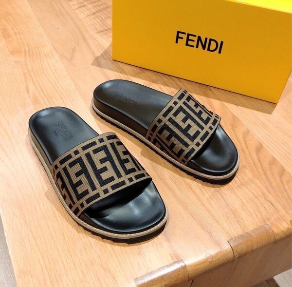 Sandales Fendi élégantes