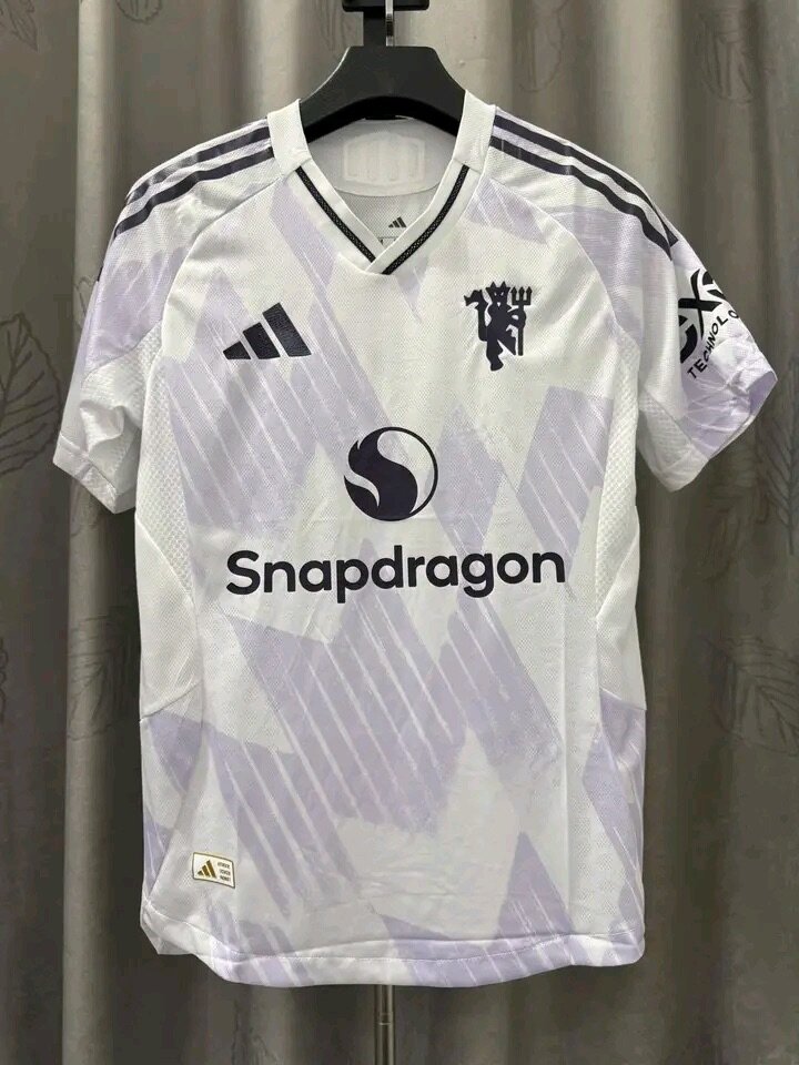 Maillot de football moderne