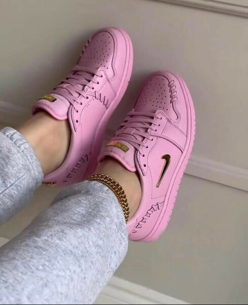 NIKE SB PINK