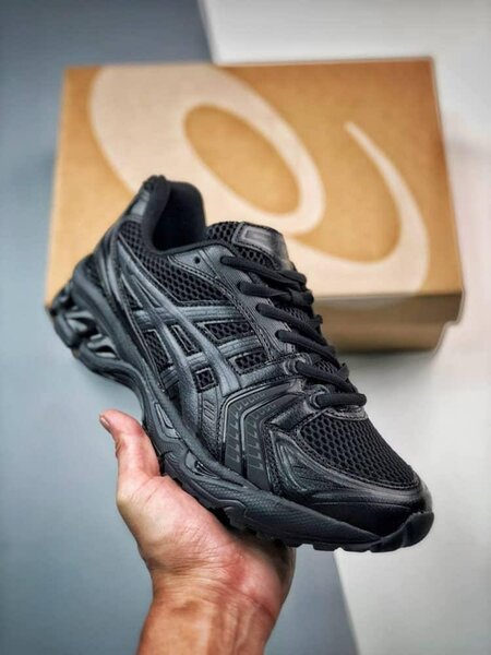 Basket noire Asics performante