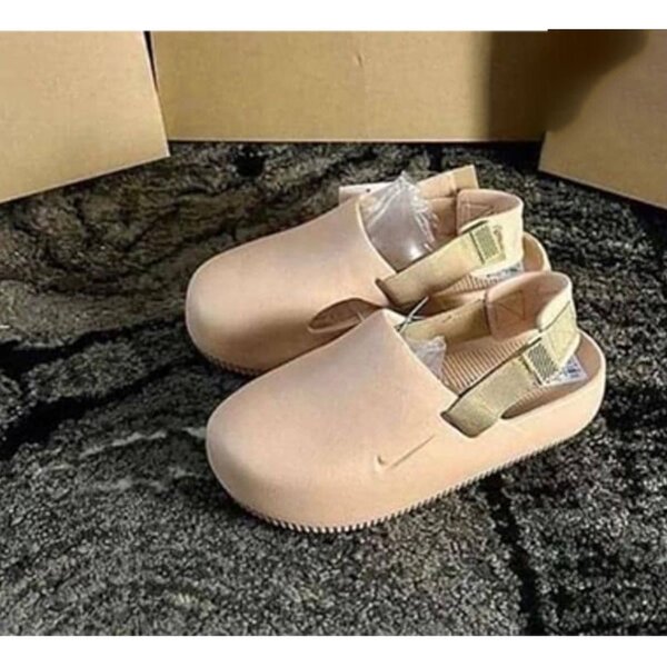 Babouche Sandales et Tongs. Nike BE