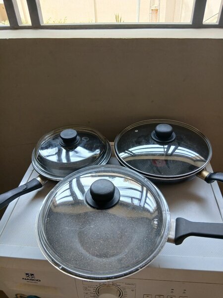 Poelles anti-adhésive avec couvercle en verre