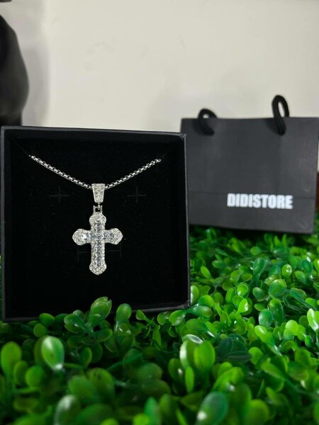 Collier pendentif croix brillant