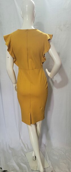 Robe ajustée épaule dénudée élégante