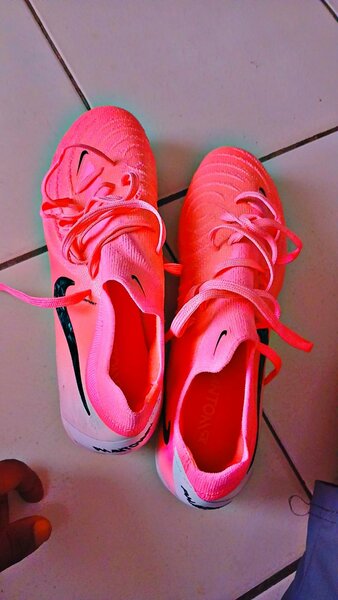 Chaussures de Football Éclatantes