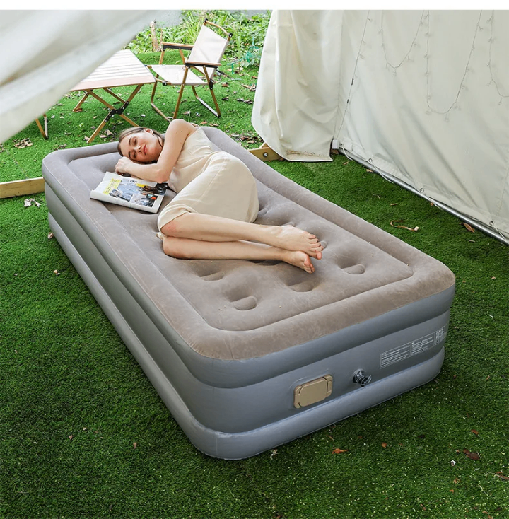 MATELAS GONFLABLE AVEC BATTERIE ET GONFLEUR INCORPORÉE