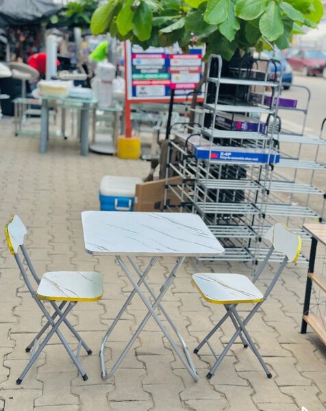 Table pliante et chaise