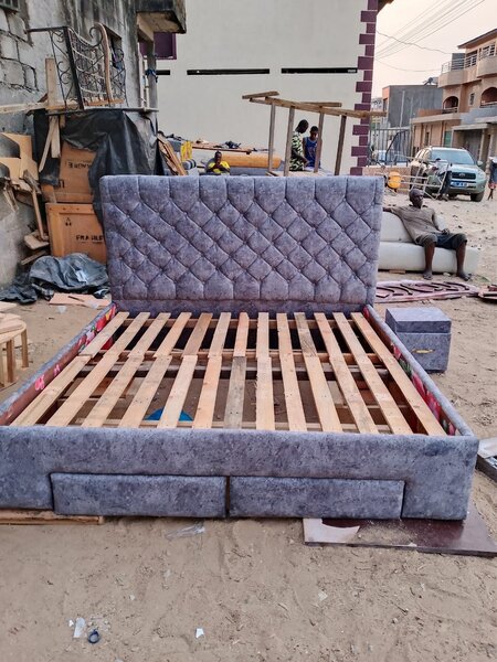 Lit 3 places capitonnée disponibles