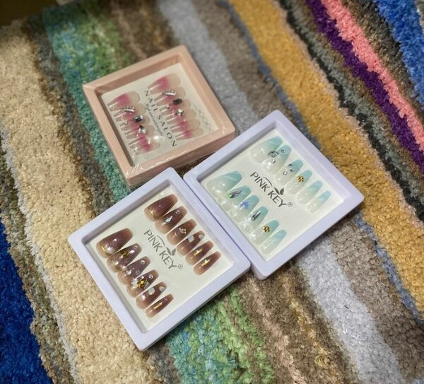 Nail Art Press-On Set