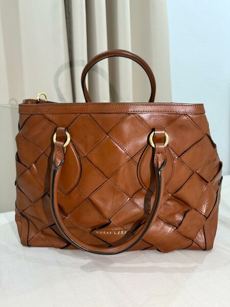 Sac à main en cuir tressé