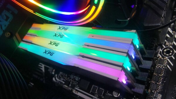 Barrettes RAM RGB XPG 16go