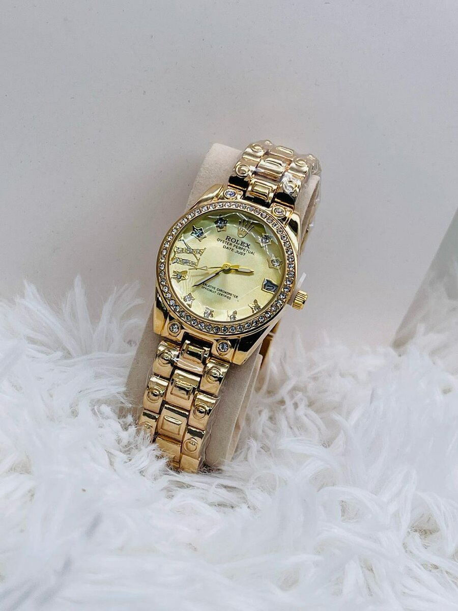 MONTRE ORIGINALE ET DE QUALITÉ FEMME