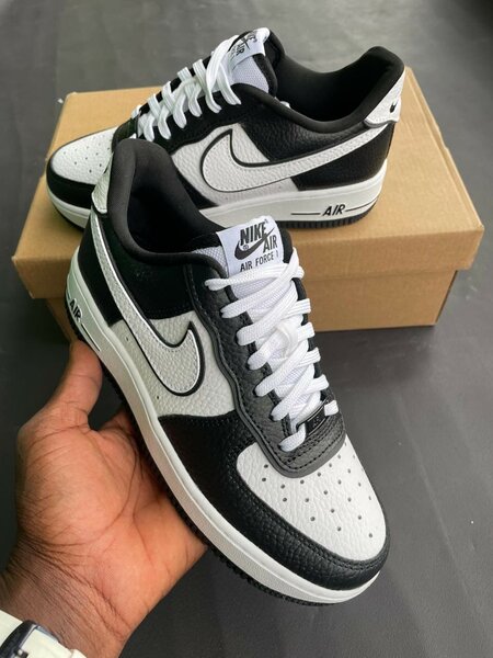 Baskets Air Force 1 Noires et Blanches