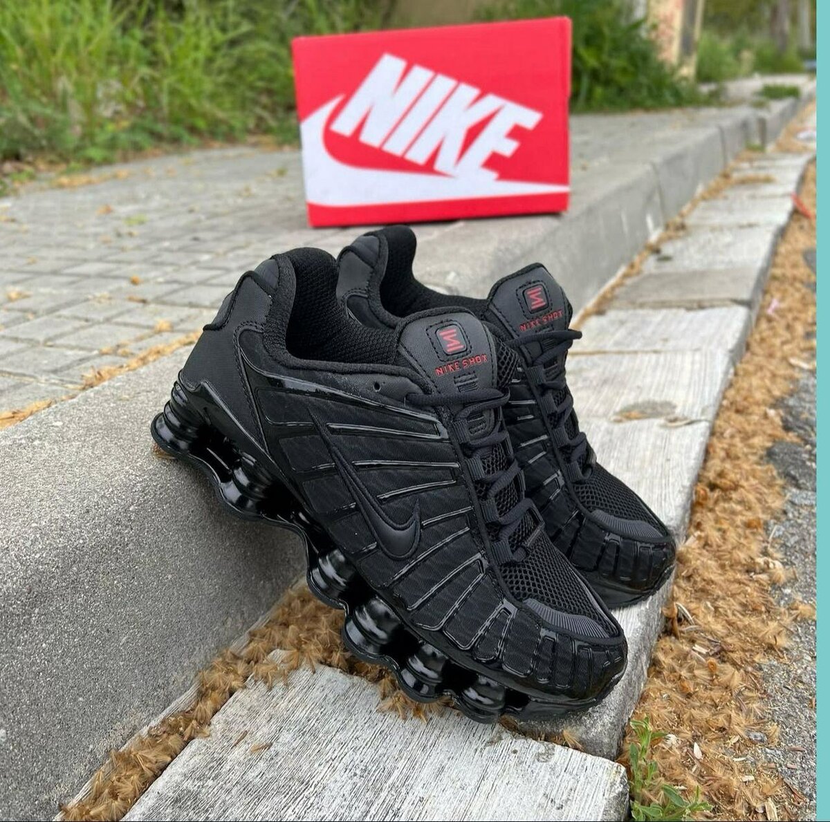 Chaussures Nike Shox Noires