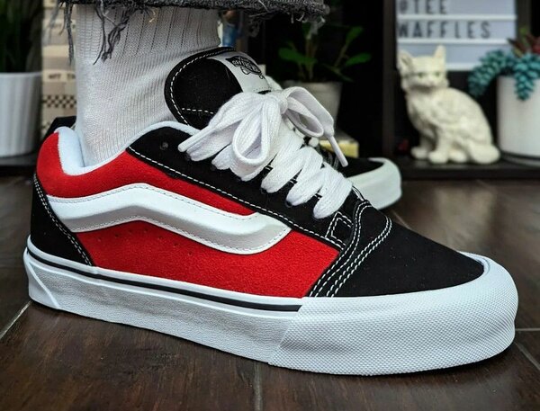 Baskets Vans rouge et noir