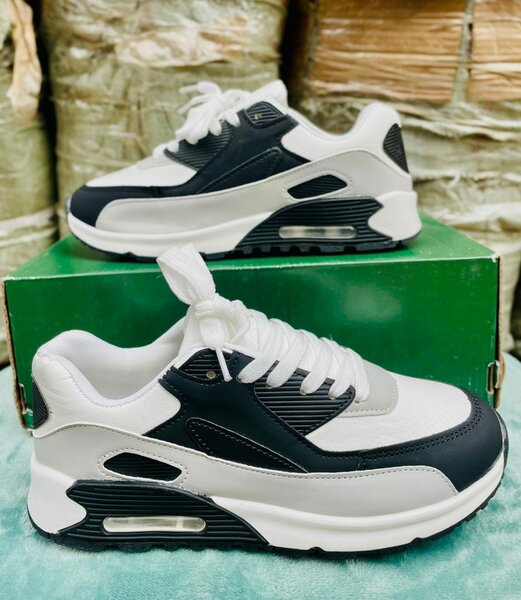 Magnifiques paires de baskets à petit prix 