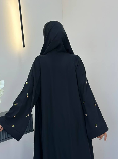 В наличии легкая абая - 💐🌺 на весенние и летние дни