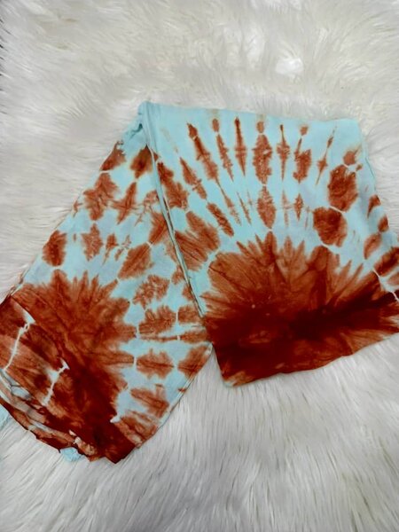 Écharpes en tie-dye colorées