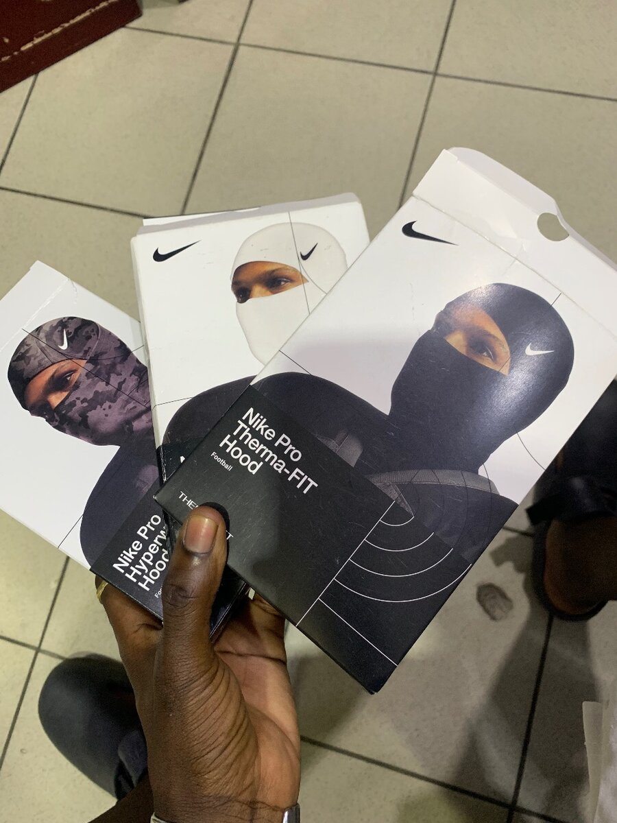 Nike Pro Therma-FIT Hood